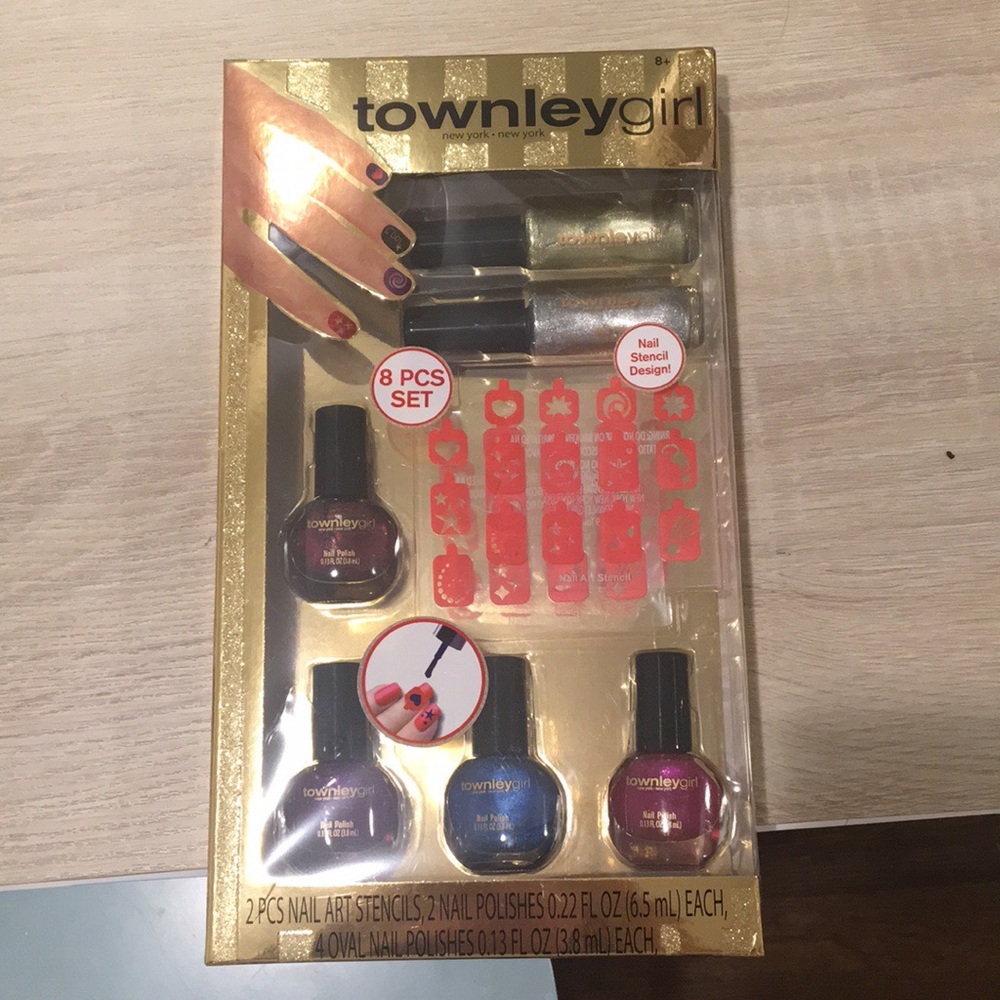 An 8 piece set of things for your nails.